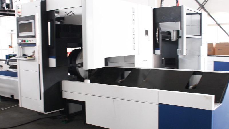 6米22mm卡盤光纖激光切管機帶自動上料機